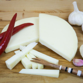 Provolone Piccante La Cigolina